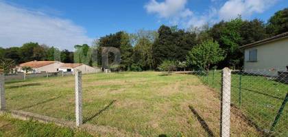 Terrain à Saint-Brice en Charente (16) de 2023 m² à vendre au prix de 65000€