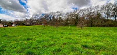 Terrain à Larrazet en Tarn-et-Garonne (82) de 2000 m² à vendre au prix de 79000€ - 1