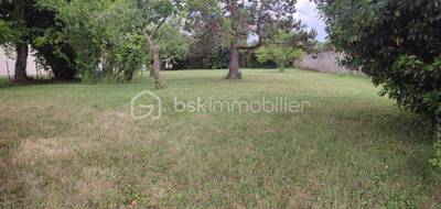 Terrain à Nieuil en Charente (16) de 1028 m² à vendre au prix de 12950€ - 2