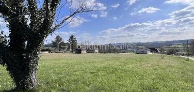 Terrain à Hautefort en Dordogne (24) de 4800 m² à vendre au prix de 52000€ - 1