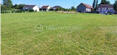 Terrain à La Guerche-sur-l'Aubois en Cher (18) de 1801 m² à vendre au prix de 29500€ - 1