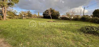 Terrain à Saint-Romain-de-Benet en Charente-Maritime (17) de 803 m² à vendre au prix de 61300€ - 2